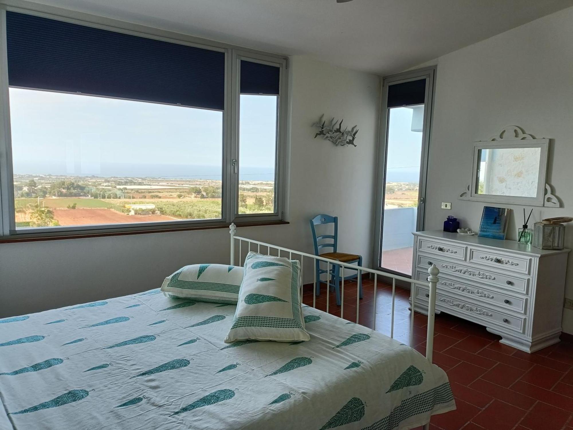 Le Finestre Sul Mare Bed & Breakfast Conversano Oda fotoğraf
